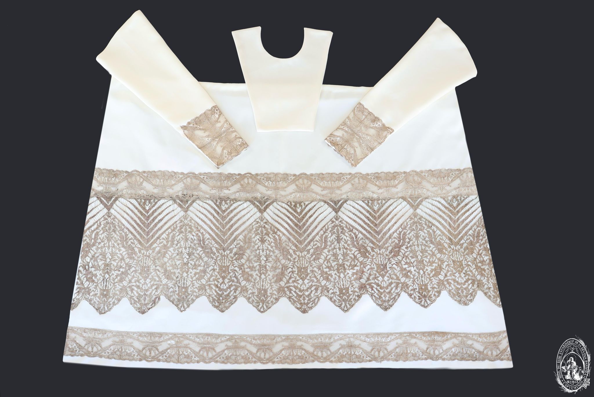 PATRIMONIO | Nueva saya para la Divina Pastora de las Almas Coronada.